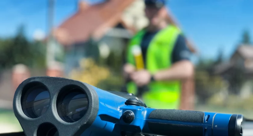 Jechał 103 km/h w obszarze zabudowanym. Stracił prawo jazdy