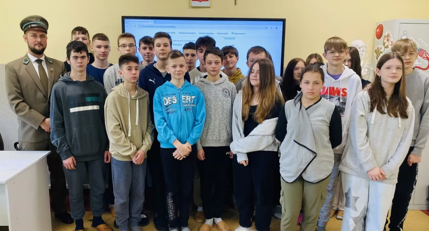 Niecodzienne spotkanie z leśnikiem w Szkole Podstawowej w Osowcu [FOTO]