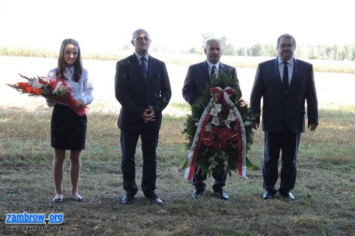 Rocznicowe spotkanie pod pomnikiem w Wądołkach