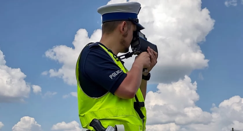 Jechał 107 km/h w terenie zabudowanym