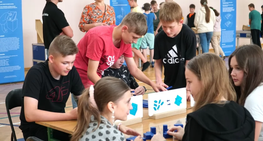 Naukobus Centrum Nauki Kopernik zawitał do Zespołu Szkół w Szumowie [FOTO+VIDEO]