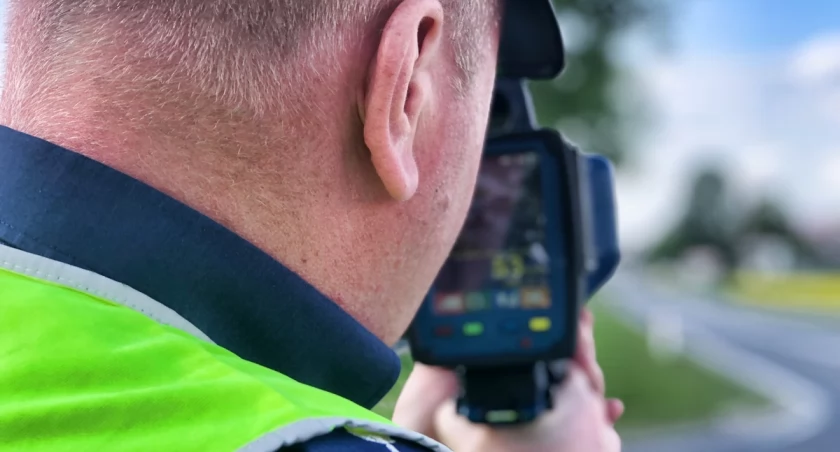 Jechał o 57 km/h za szybko. Stracił prawo jazdy
