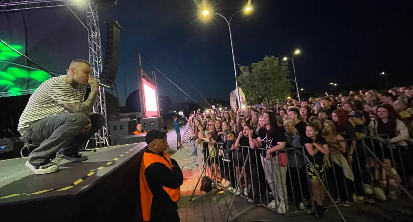 Dni Zambrowa 2024. Smolasty i Viki Gabor wystąpili na targowicy w Zambrowie [FOTO+VIDEO]