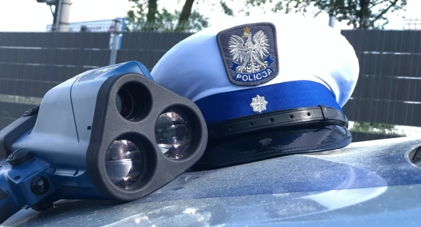 Na licznikach mieli 120 i 109 km/h. Stracili prawa jazdy