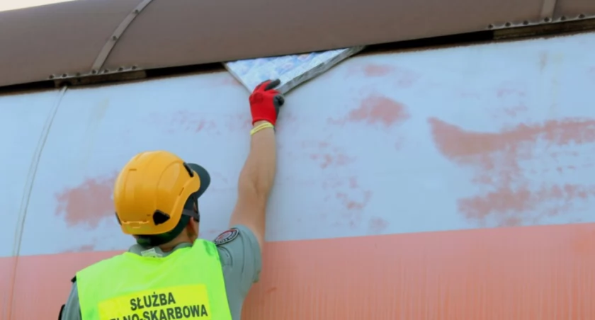 Próbowali przemycić papierosy w cysternie kolejowej [FOTO]
