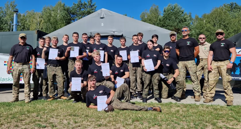 Warsztaty dla młodzieży klas mundurowych i członków organizacji proobronnych w Ośrodku Szkolenia Poligonowego „Grom” w Czerwonym Borze [FOTO]