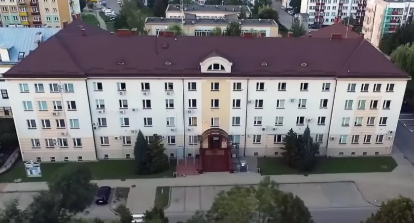 Zwolnienia pracowników w starostwie? Radny pyta o przyczyny