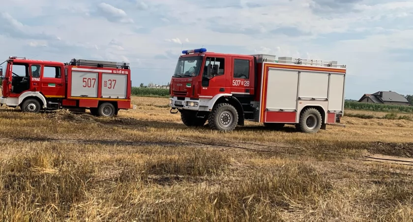 O krok od tragedii. Kombajn zahaczył o linie energetyczne [FOTO]