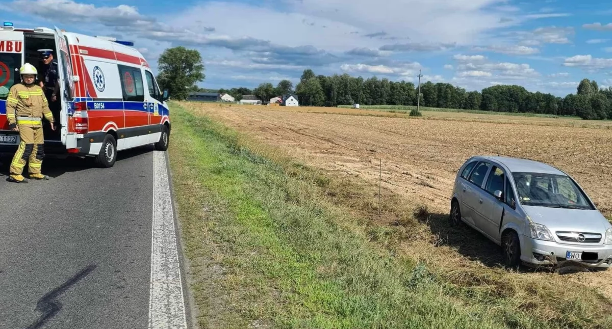 Osobówka dachowała na DK66
