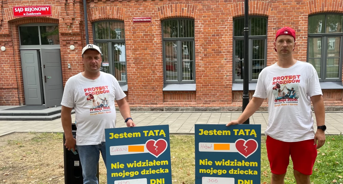 Stop alienacji rodzicielskiej! - ojcowie protestowali przed sądem w Zambrowie [FOTO+VIDEO]