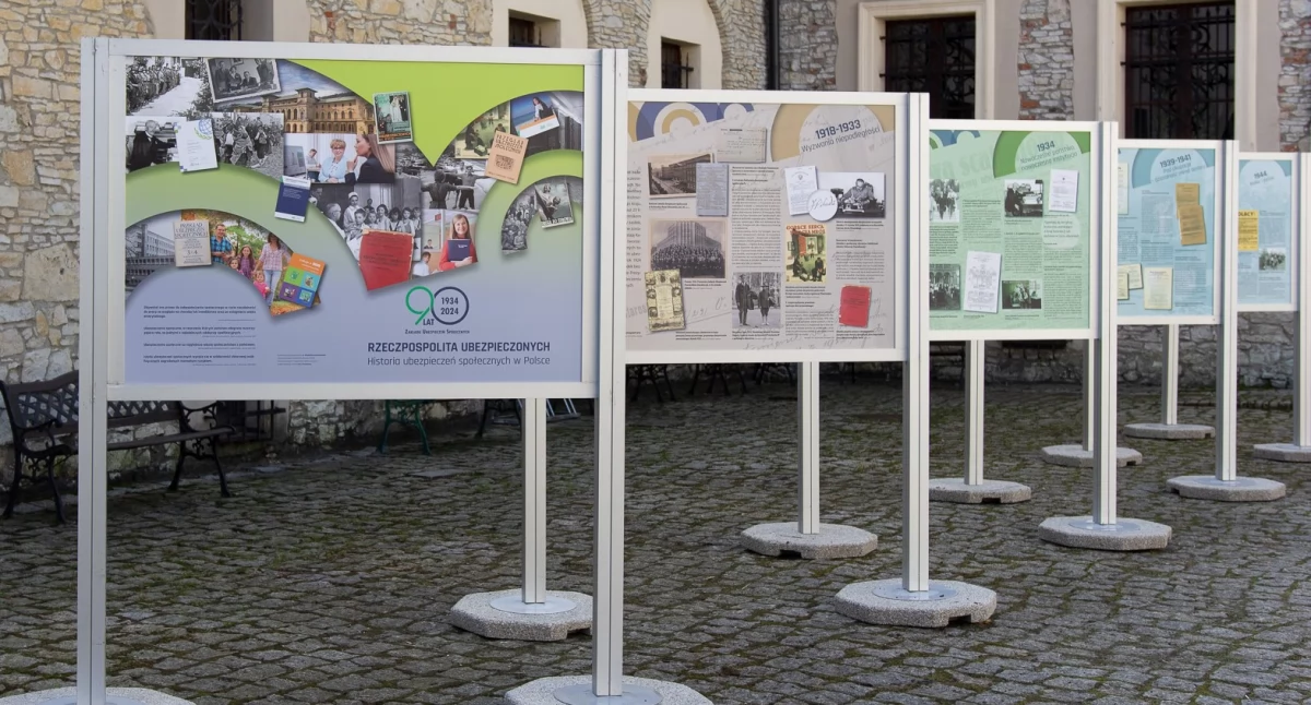 Wystawa o historii ubezpieczeń społecznych w białostockim ZUS-ie