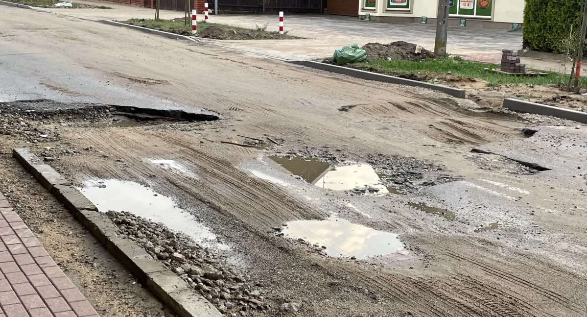 Pileckiego po deszczu jak tor do jazdy ekstremalnej [FOTO]