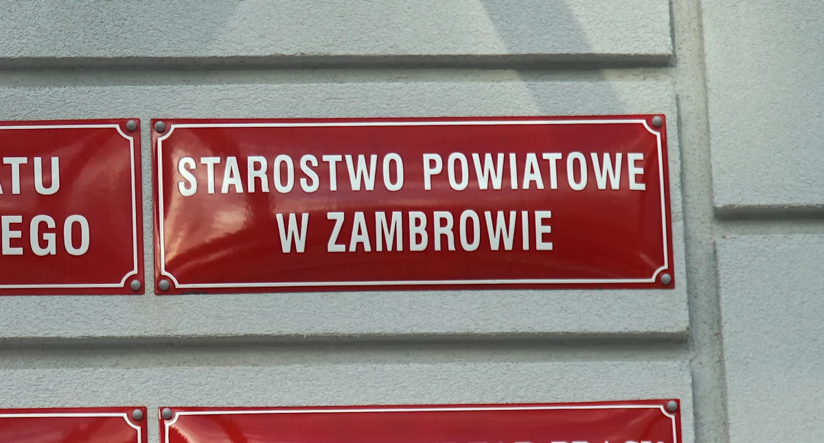 Ile osób jest zatrudnionych w Starostwie Powiatowym w Zambrowie?