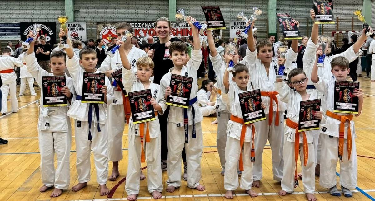 11 medali przywieźli karatecy z ZKKK [FOTO]