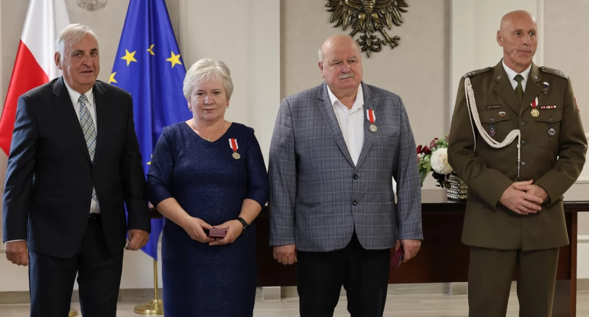 Wręczenie złotych medali za zasługi dla obronności kraju rodzinie Milewskich [FOTO]