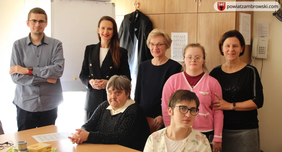 Wizyta Starosty Zambrowskiego w Warsztacie Terapii Zajęciowej Zgromadzenia Sióstr Służek NMPN w Szumowie [FOTO]