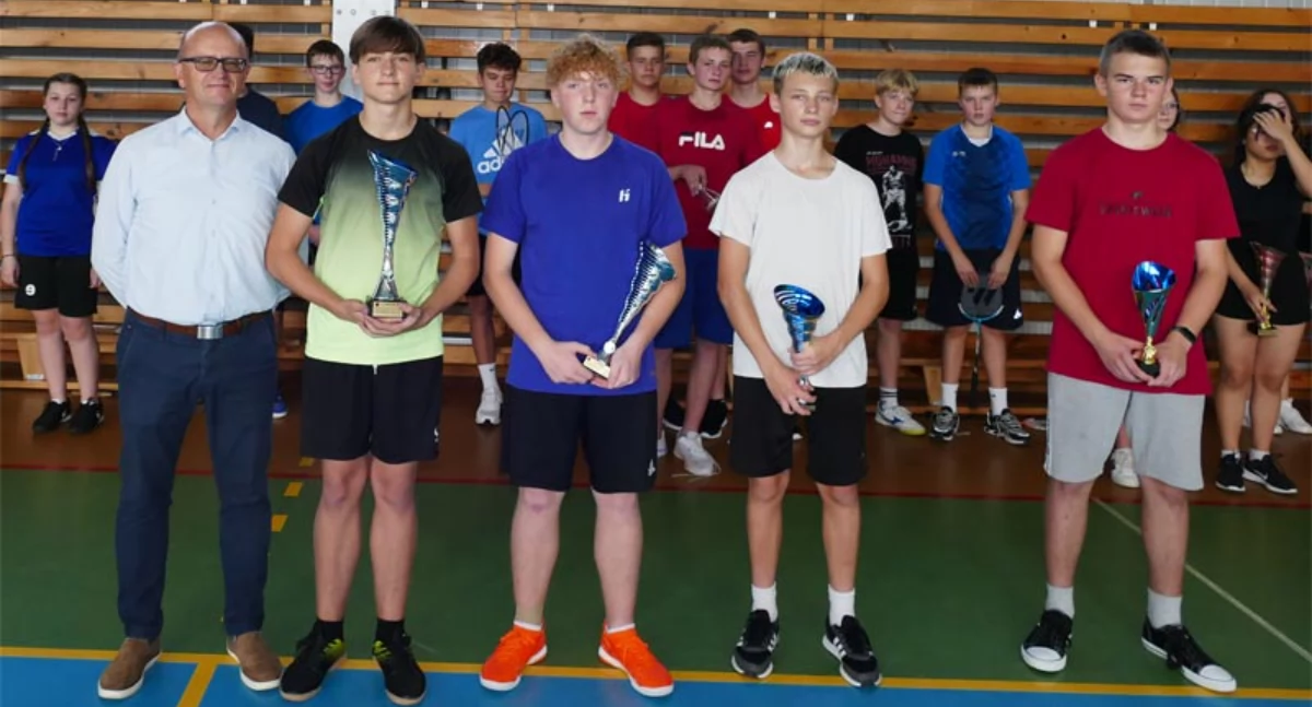 Powiatowe Igrzyska Młodzieży Szkolnej w badmintonie [FOTO]