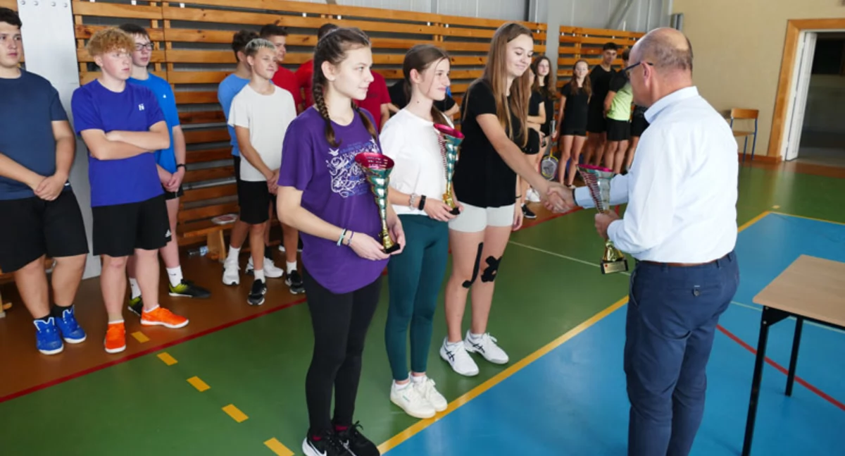 Powiatowe Igrzyska Dzieci w badmintonie [FOTO]