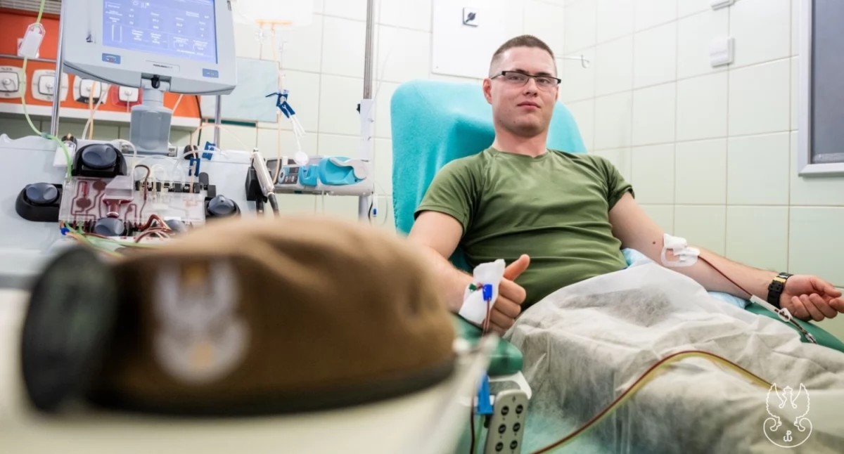 Żołnierz 1.PBOT niesie pomoc i ratuje życie