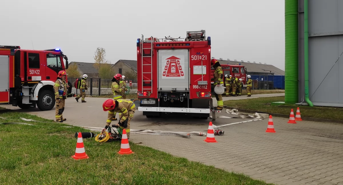 Strażacy ćwiczyli postępowanie w przypadku uwolnienia do środowiska amoniaku [FOTO]