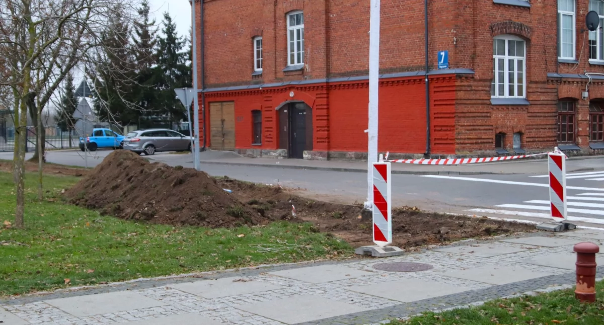 Rozpoczęły się prace drogowe przy SP3 [FOTO]