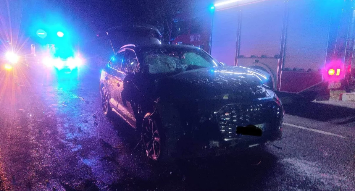 Wypadek na serwisówce. Trzy osoby w szpitalu [FOTO]