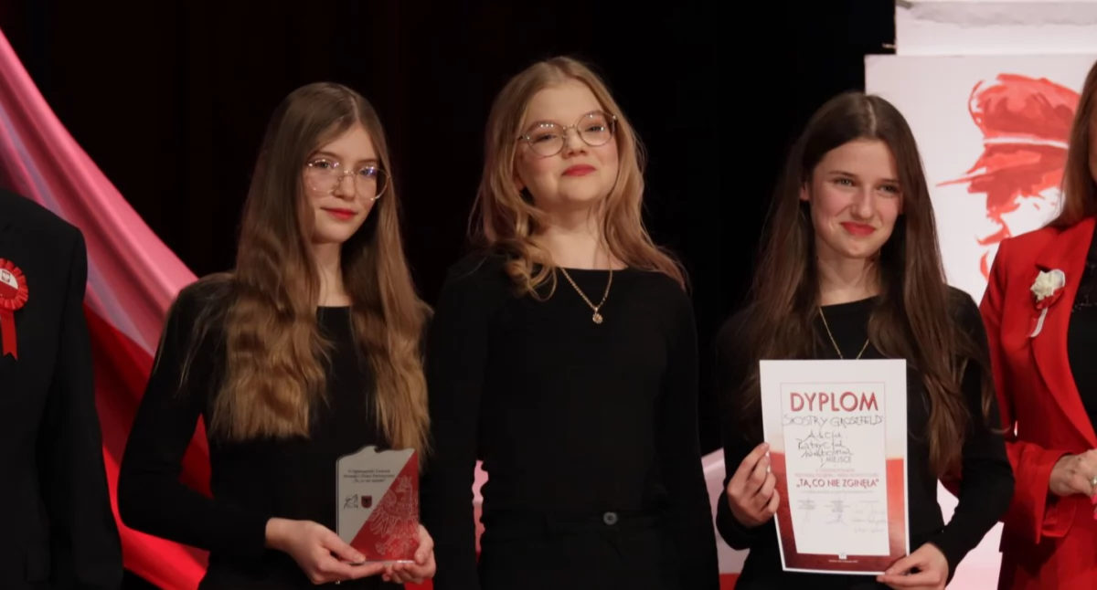 Koncert laureatów V Ogólnopolskiego Festiwalu Piosenki i Pieśni Patriotycznej “Ta, co nie zginęła” [FOTO+VIDEO]