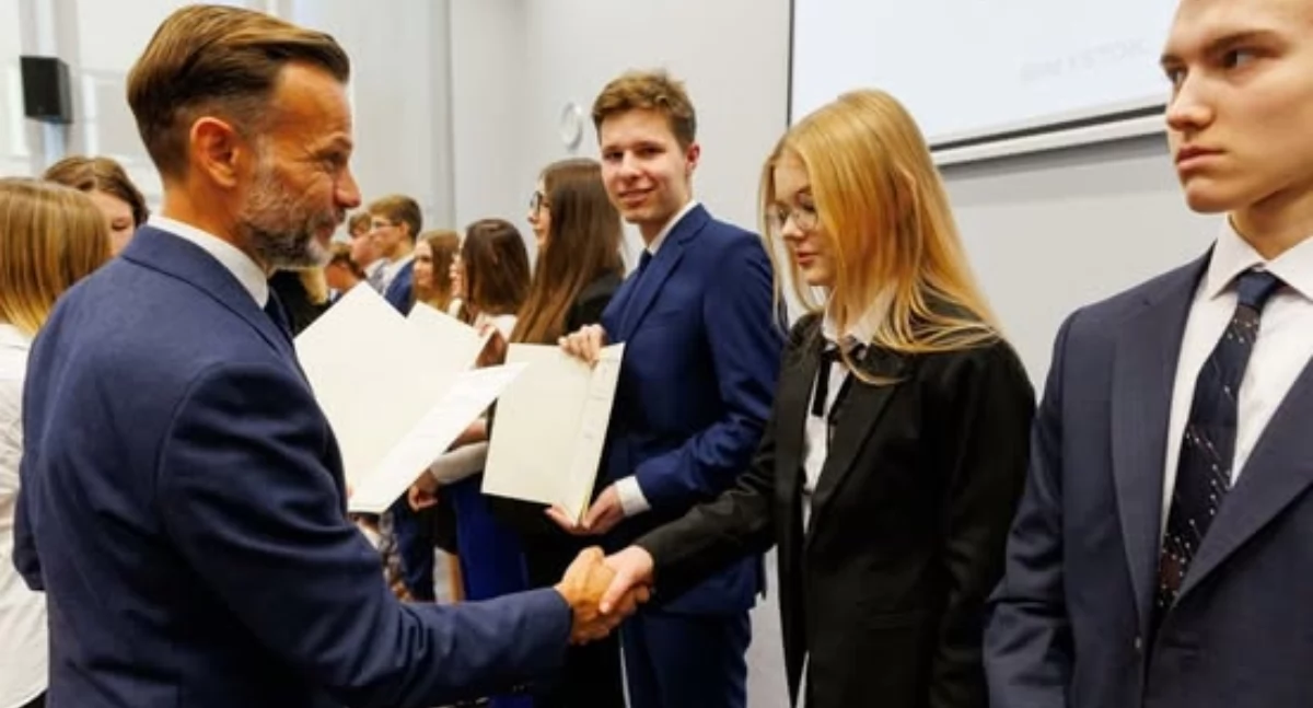 Alicja Groszfeld z ILO w Zambrowie ze Stypendium Prezesa Rady Ministrów [FOTO]