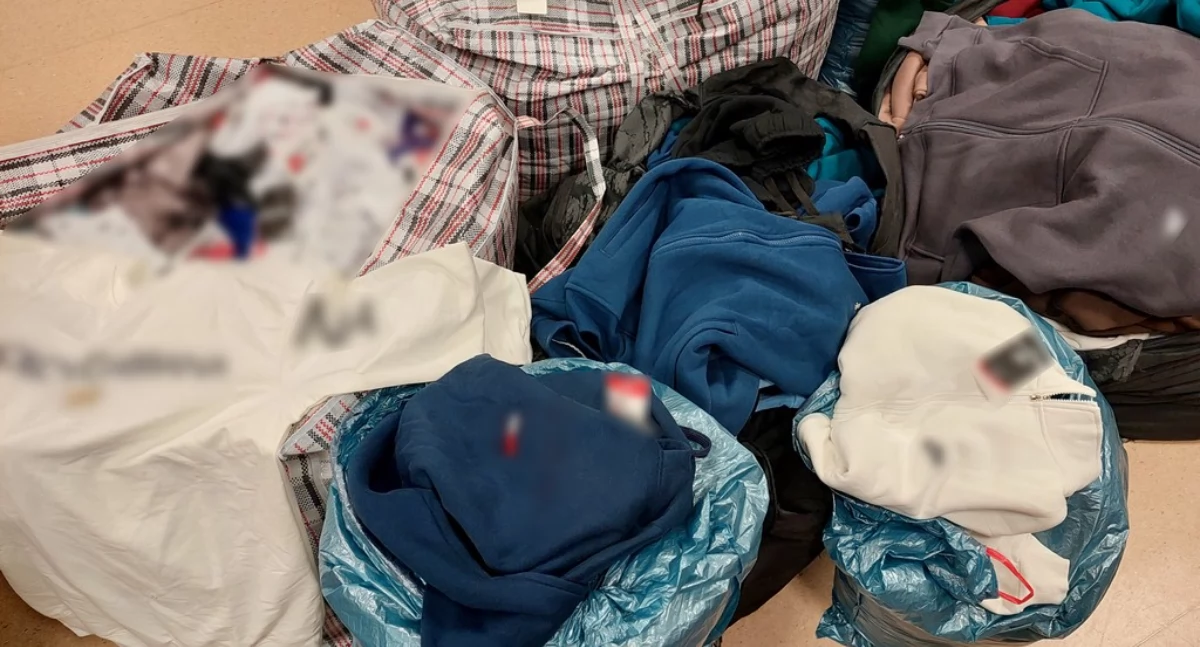 Podrobiona odzież na jednym z targowisk w regionie [FOTO]