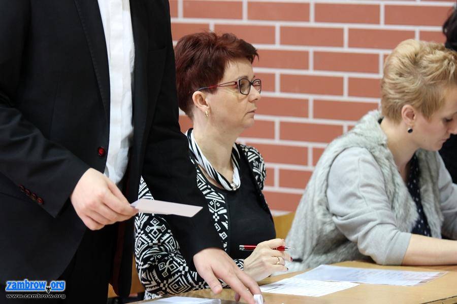 Maturzyści zmierzyli się z „matmą” [foto+arkusze]