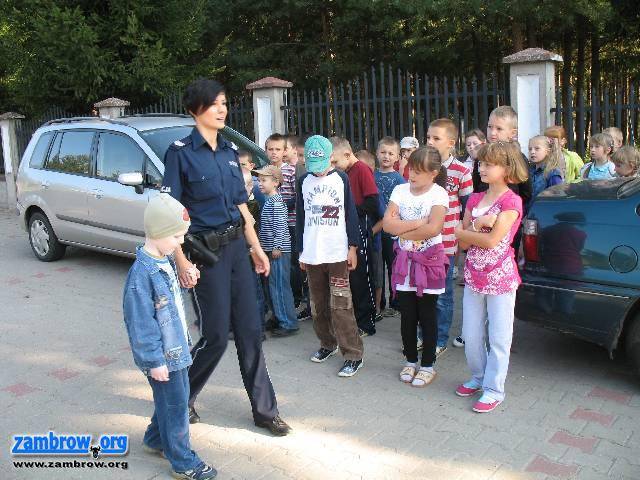 Bezpiecznie do szkoły z zambrowskimi policjantami