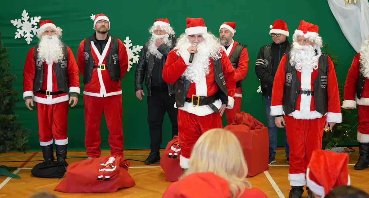 Mikołaje z KMM ŻUBR odwiedzili podopiecznych SOSW w Długoborzu [VIDEO+FOTO]