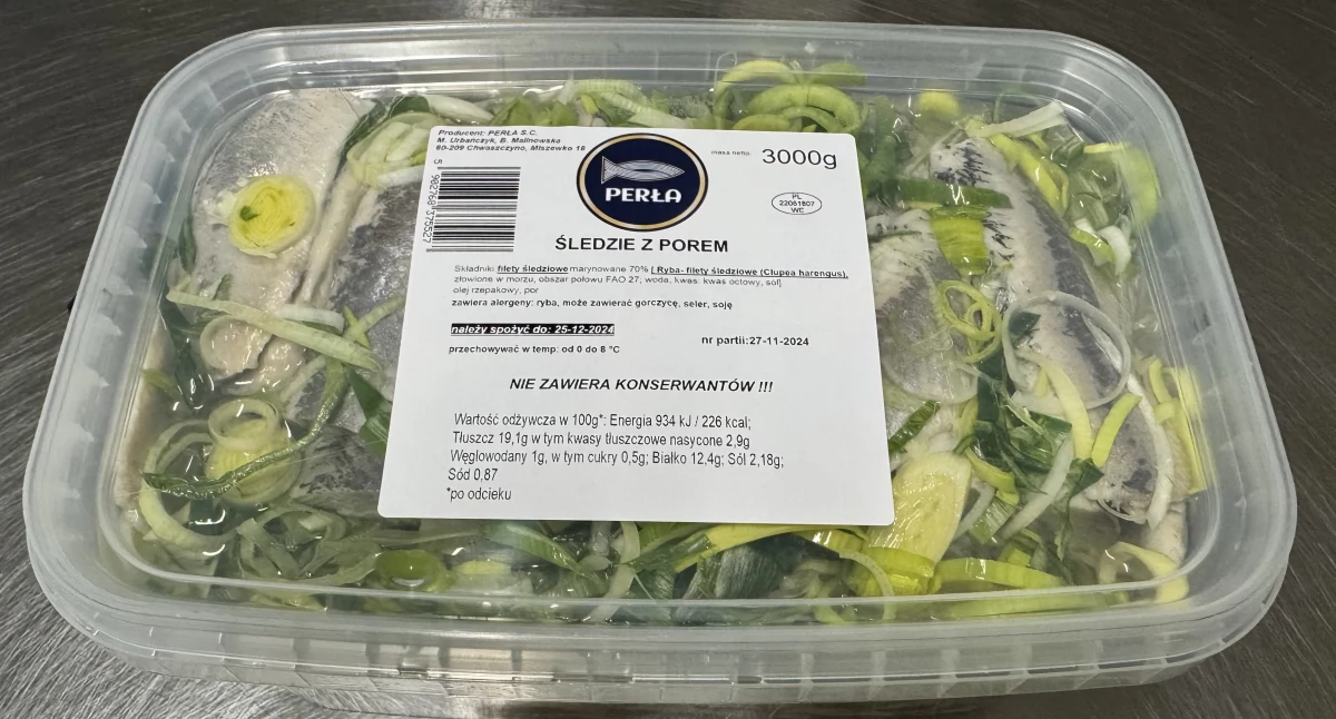 Bakterie Listeria monocytogenes w partii śledzia z porem