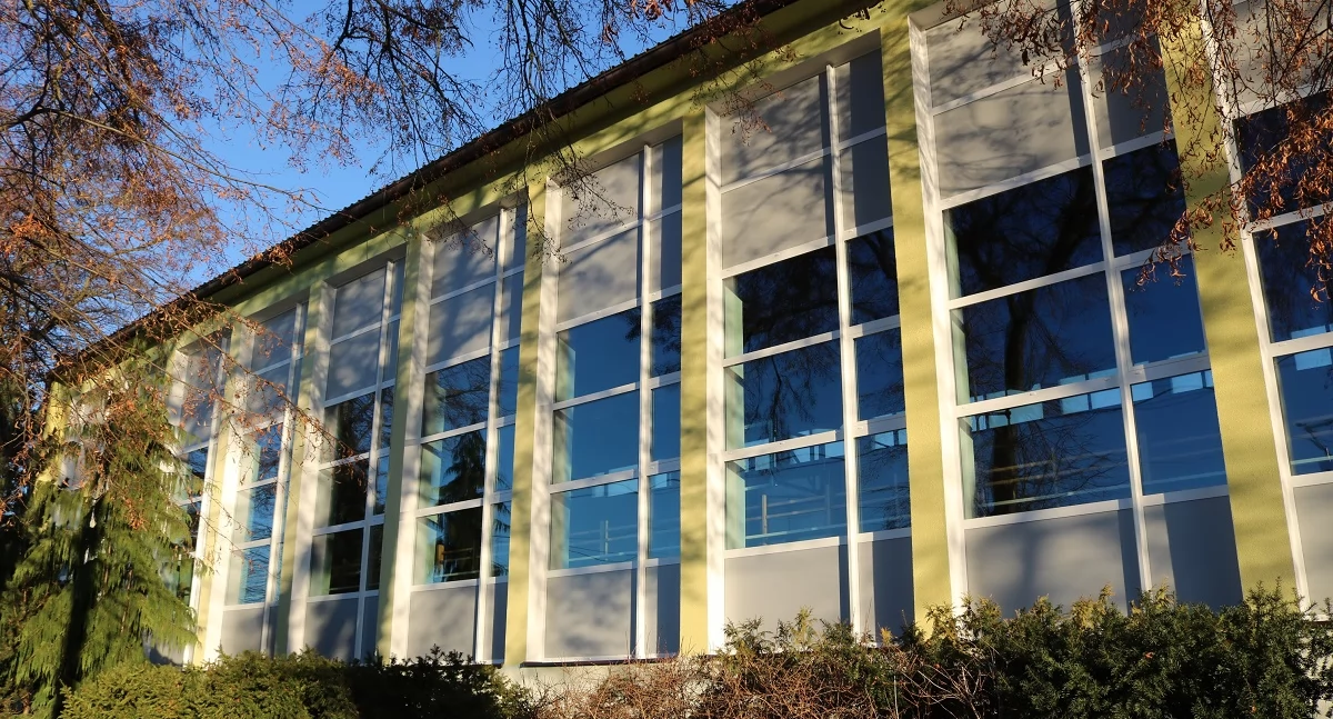 Sala gimnastyczna w Zespole Szkół w Szumowie zyskała nową stolarkę okienną [FOTO]