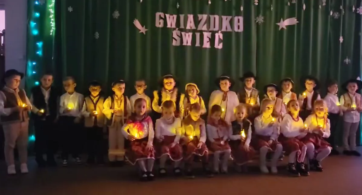 Koncert bożonarodzeniowy w wykonaniu dzieci z Oddziału Przedszkolnego w Rutkach-Kossakach [VIDEO]