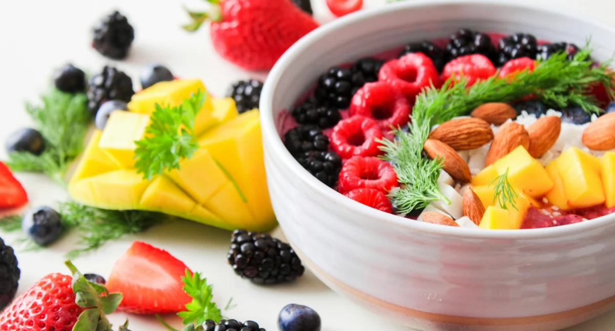 Dieta w walce z migreną – jakie produkty mogą pomóc złagodzić objawy?