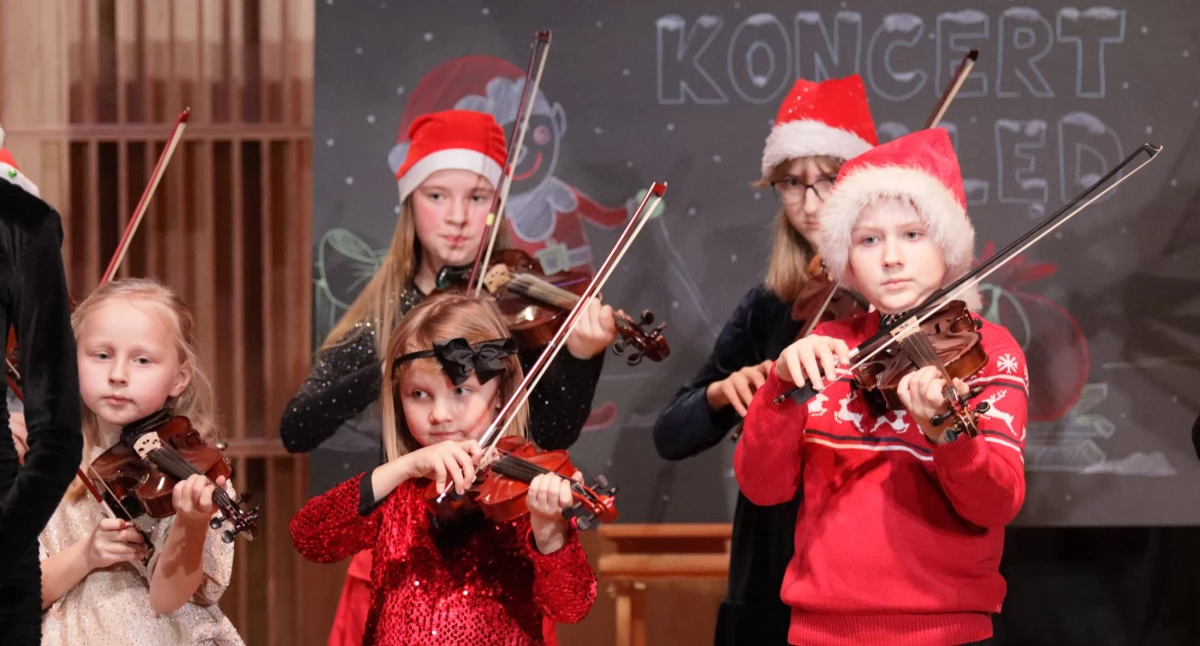 Koncert kolęd w wykonaniu uczniów Państwowej Szkoły Muzycznej w Zambrowie [FOTO+VIDEO]