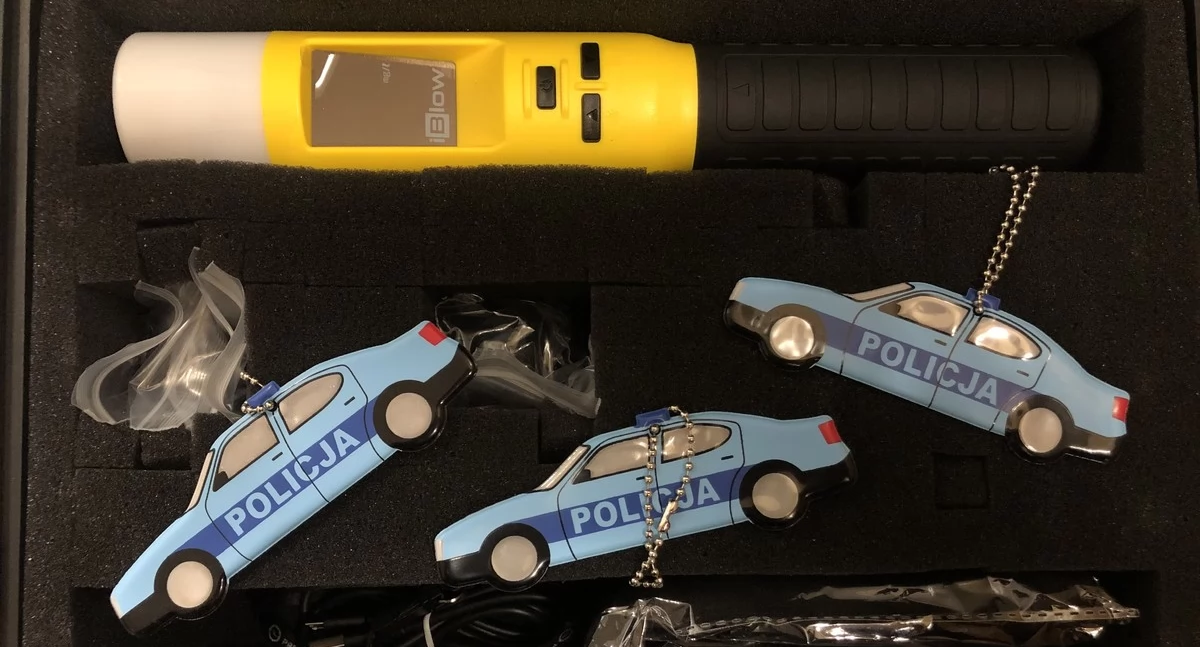Nowe urządzenie do badania trzeźwości trafiły do zambrowskich policjantów