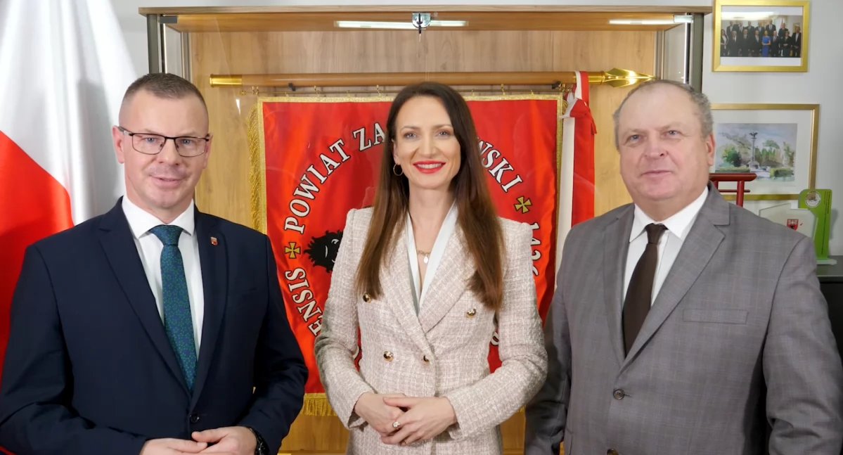 Wesołych świąt życzą mieszkańcom Starosta Zambrowski Edyta Marchelska-Groszfeld, Wicestarosta Zambrowski Robert Maciej Rosiak i Przewodniczący Rady Powiatu Zambrowskiego Jacek Norbert Murawski