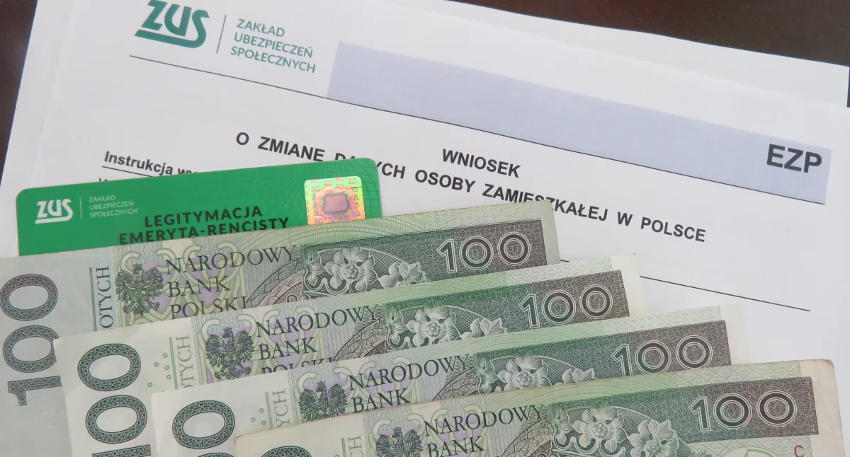 Z jakim wyprzedzeniem emeryt lub rencista powinien poinformować ZUS o zmianie adresu lub rachunku bankowego?