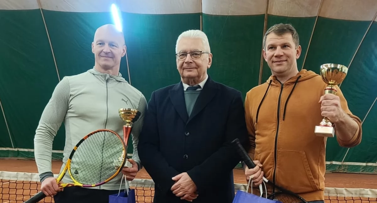 Rafał Dmochowski i Karol Iwanowski zwycięzcami Turnieju Deblowego o Puchar Starosty Powiatu Ciechanowskiego [FOTO]