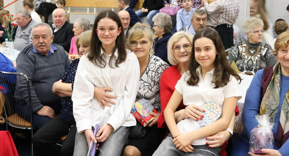 Dzień Babci i Dziadka w Szkole Podstawowej w Srebrnej [FOTO]