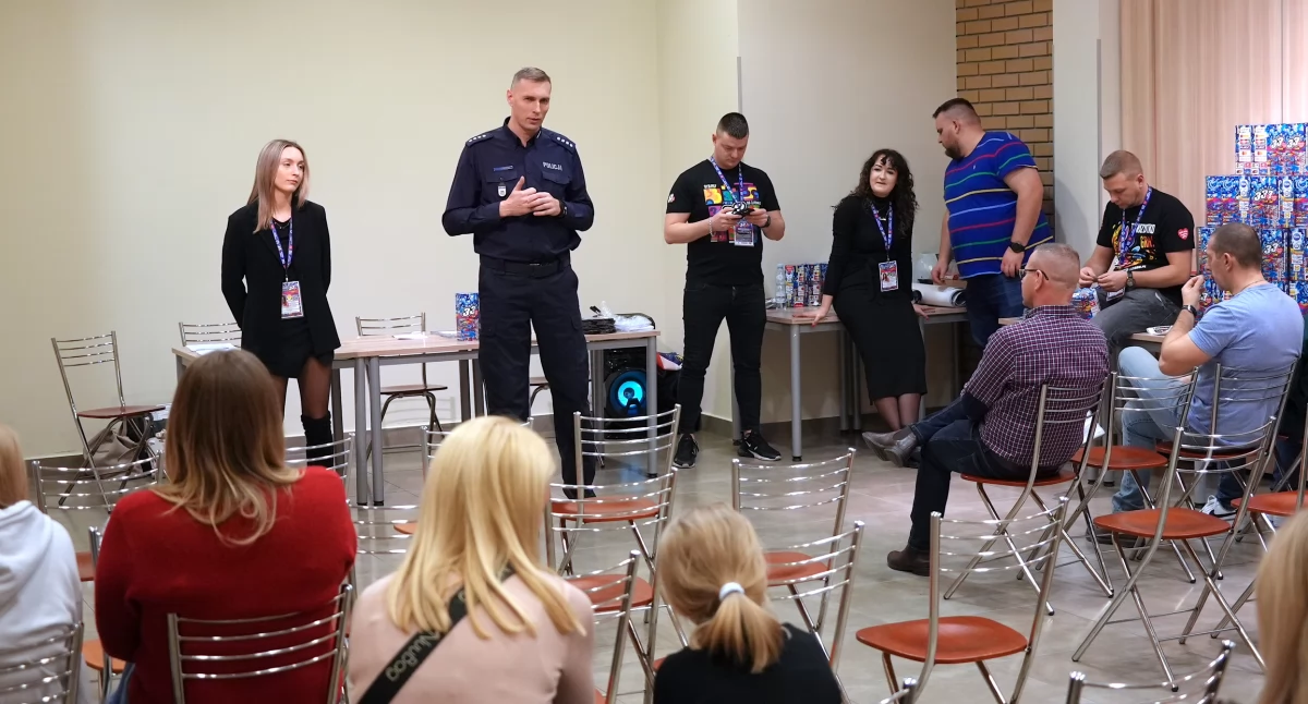 Wolontariusze WOŚP spotkali się z funkcjonariuszem KPP Zambrów [FOTO]