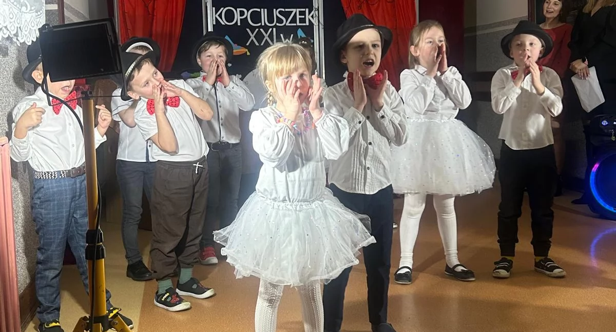Zabawa choinkowa w Szkole Podstawowej w Starym Skarżynie [FOTO]