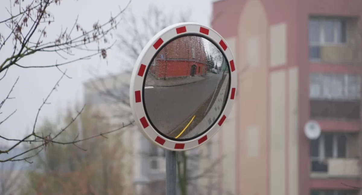 Radny interpeluje w sprawie instalacji lustra drogowego