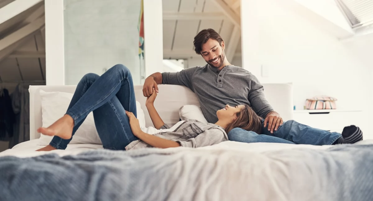 Łóżko małżeńskie z materacem. Jakie modele sprawdzą się w Twojej sypialni?
