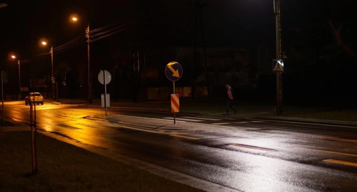 Radny interpeluje w sprawie oświetlenia przejść dla pieszych na drogach powiatowych w Zambrowie