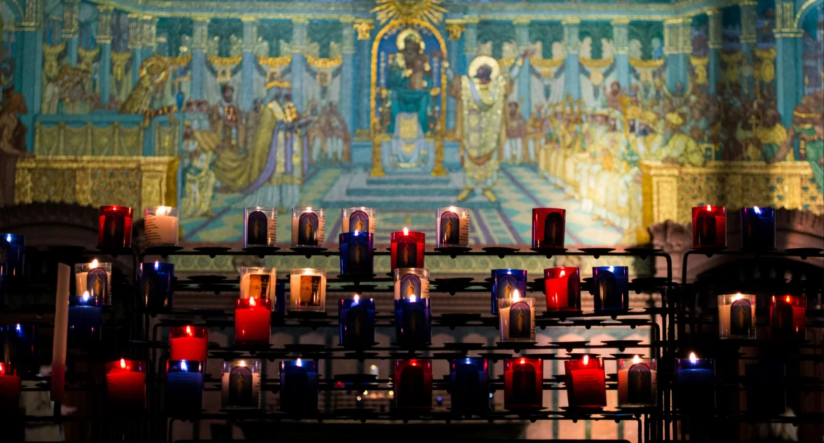 Czym są lichtarze liturgiczne? Elegancja i duchowość w jednym