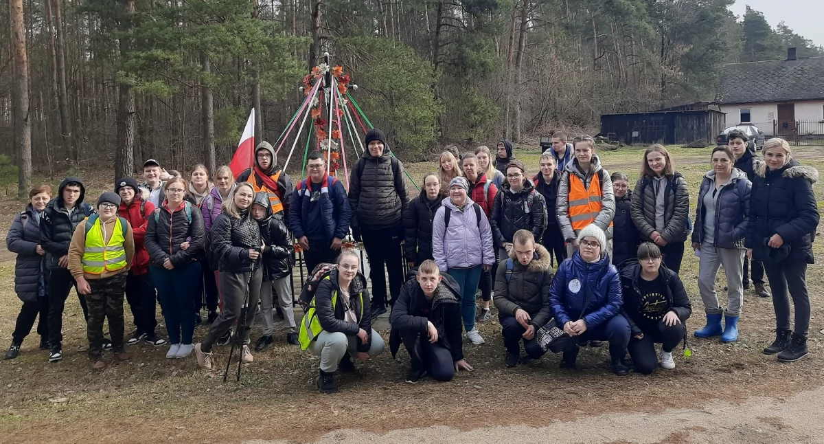 Uczniowie SOSW w Długoborzu po raz kolejny wyruszyli tropem wilczym [FOTO]