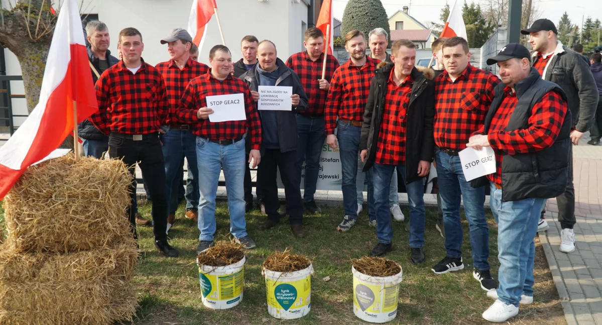 Rolnicy przed biurem wiceministra rolnictwa protestowali przeciw wprowadzeniu normy GAEC2 [FOTO+VIDEO]